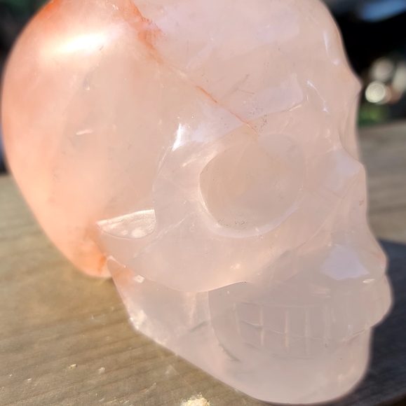 Pink Quartz with red inclusions handcarved skull 💀 - Picture 3 of 12